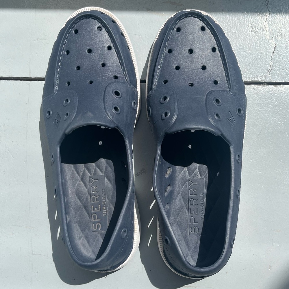 Navy Blue •Sperry• deck-float-boat • water shoes • loafers • M’s size 8/Wm’s 10